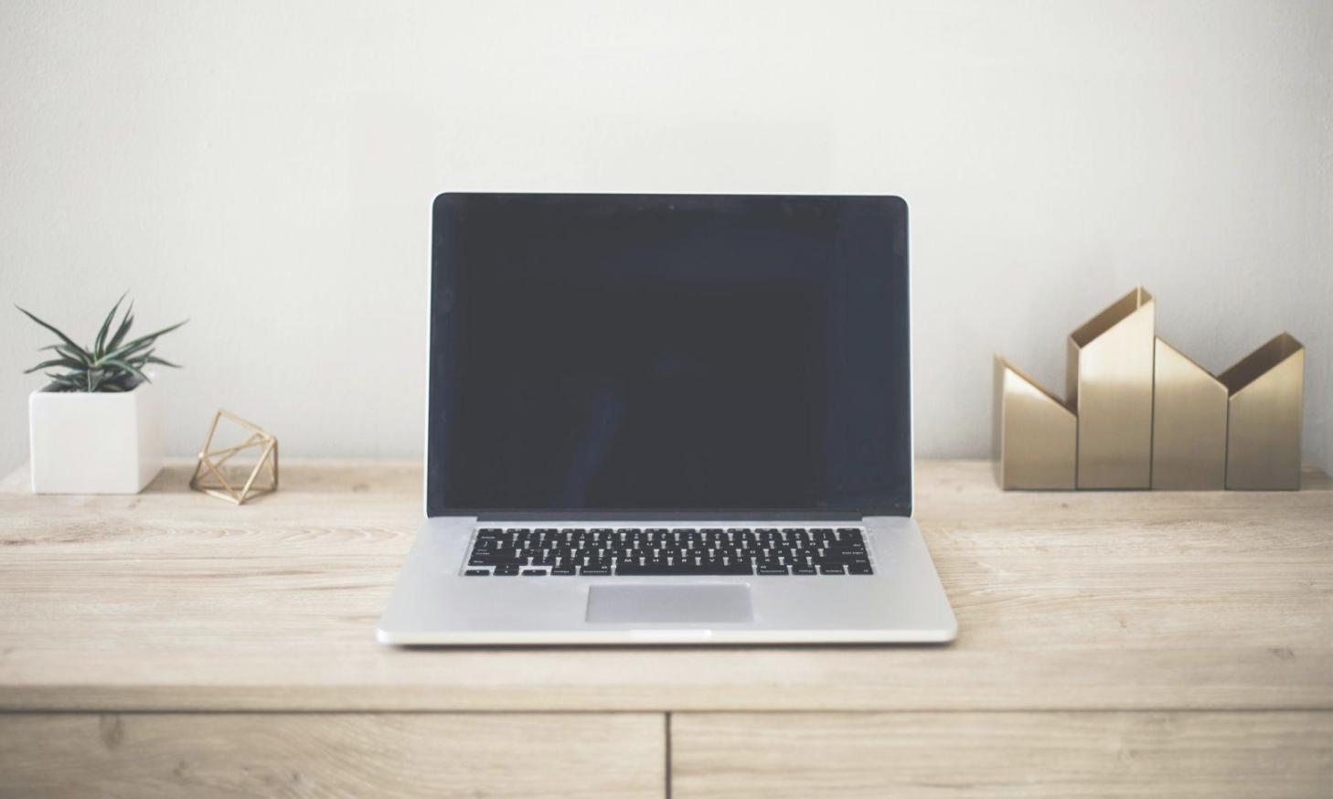 Teilnehmer während eines interaktiven Workshops zur Budgetplanung